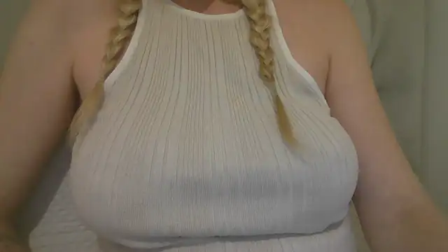 Snapshot of flirty_babe_x chatting on 10-02-25, 01:20 flirty babe x online show from 10-02-25, 01:20