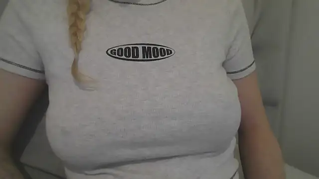 Snapshot of flirty_babe_x chatting on 10-09-25, 05:02 flirty babe x online show from 10-09-25, 05:02