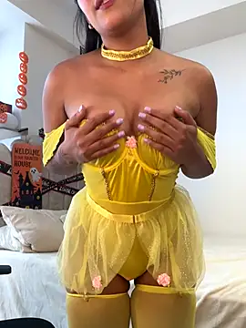 Sara-Evans online show from 10-31-25, 06:26