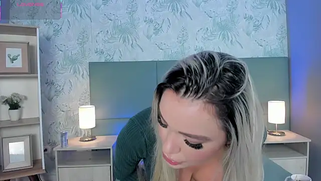 milaowens online show from 12-15-25, 12:11