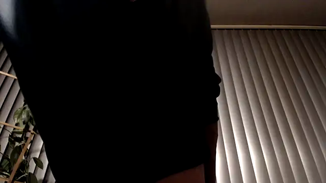 Snapshot of BiglovelyXXL chatting on 09-28-25, 12:28 BiglovelyXXL online show from 09-28-25, 12:28