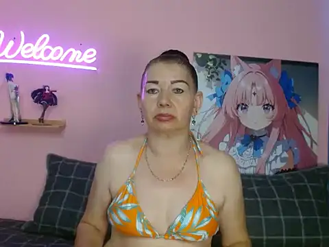 Snapshot of estefania_34 chatting on 10-11-25, 08:21 estefania 34 online show from 10-11-25, 08:21