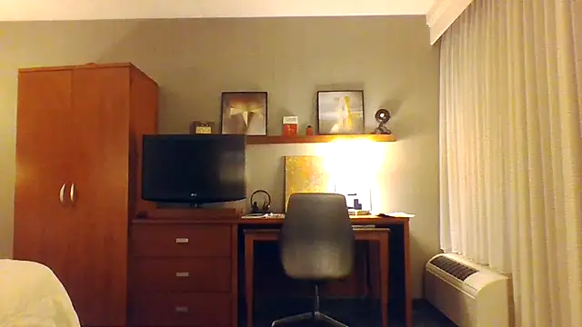 Snapshot of WWGD69 chatting on 09-17-25, 08:00 WWGD69 online show from 09-17-25, 08:00