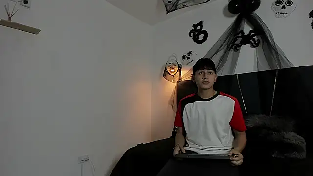 zeusapollofuck online show from 10-15-25, 08:39