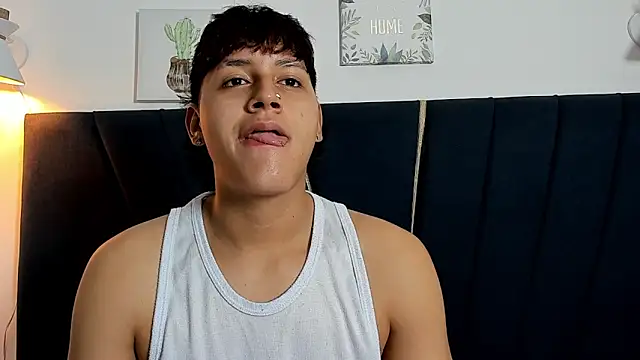 Snapshot of zeusapollofuck chatting on 11-14-25, 02:15 zeusapollofuck online show from 11-14-25, 02:15