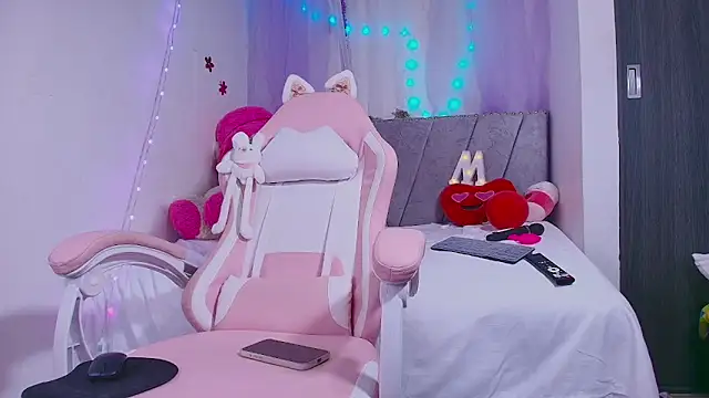 Snapshot of MeganRouss74 chatting on 02-18-26, 12:45 MeganRouss74 online show from 02-18-26, 12:45