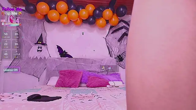 Snapshot of MeganRouss74 chatting on 10-15-25, 07:22 MeganRouss74 online show from 10-15-25, 07:22