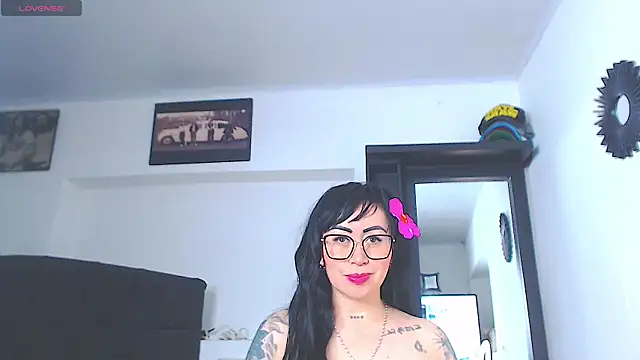 Vicky hotmilf online show from 06-25-26, 11:04