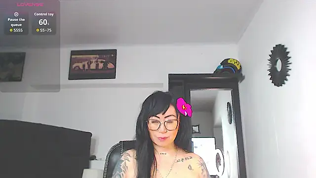 Vicky hotmilf online show from 03-12-26, 11:14