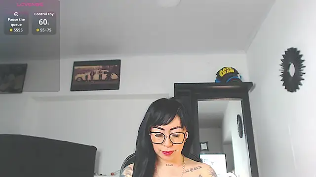 Vicky hotmilf online show from 04-02-26, 08:32