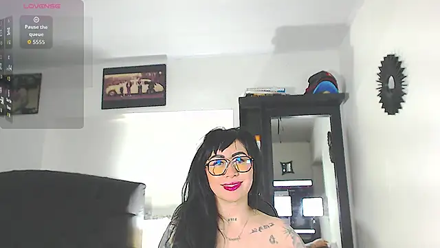 Vicky hotmilf online show from 11-17-25, 09:13