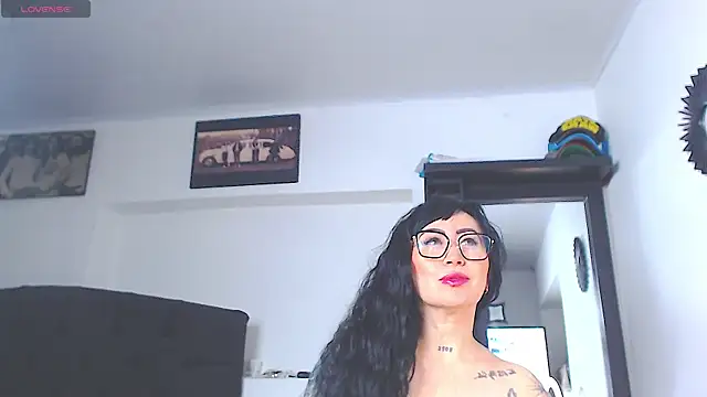 Vicky hotmilf online show from 06-12-26, 08:34