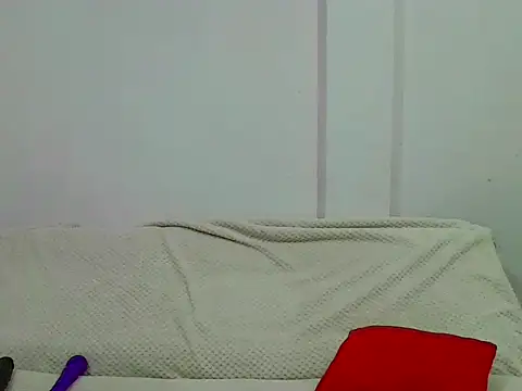 Snapshot of WILD_MULAN chatting on 10-04-25, 12:01 WILD MULAN online show from 10-04-25, 12:01