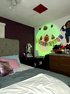 MyHoneyFrida online show from 10-24-25, 03:49