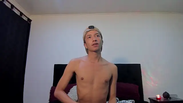 mhatias  online show from 11-26-25, 07:08