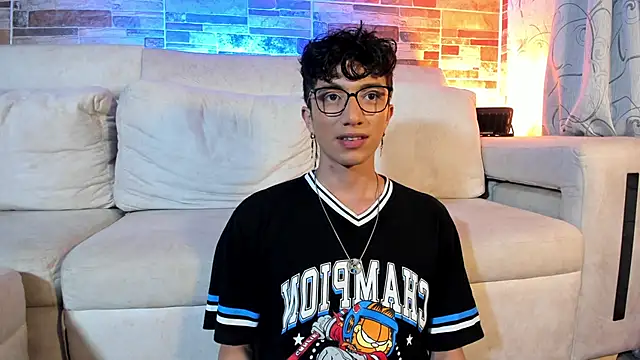 Snapshot of mhatias_ chatting on 02-05-26, 03:35 mhatias online show from 02-05-26, 03:35