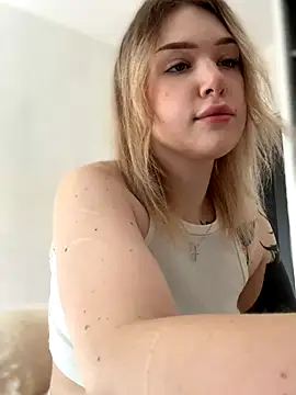 elliss  online show from 10-08-25, 07:21