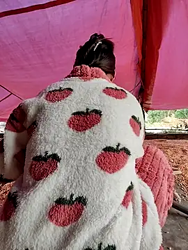 Snapshot of Tin_tanny chatting on 11-27-25, 12:11 Tin tanny online show from 11-27-25, 12:11