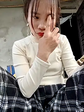 Snapshot of Tin_tanny chatting on 12-17-25, 11:37 Tin tanny online show from 12-17-25, 11:37