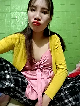 Snapshot of Tin_tanny chatting on 11-30-25, 12:06 Tin tanny online show from 11-30-25, 12:06