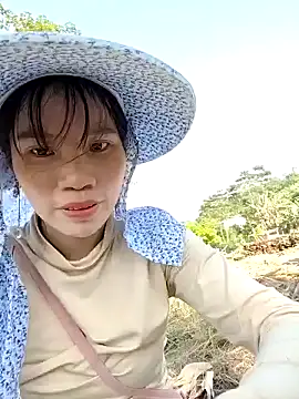 Snapshot of Tin_tanny chatting on 11-29-25, 07:41 Tin tanny online show from 11-29-25, 07:41