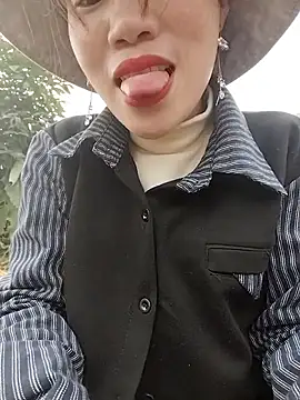 Snapshot of Tin_tanny chatting on 01-11-26, 01:01 Tin tanny online show from 01-11-26, 01:01