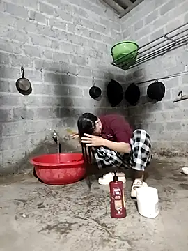 Snapshot of Tin_tanny chatting on 12-23-25, 12:00 Tin tanny online show from 12-23-25, 12:00