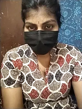 Snapshot of Nithiila chatting on 10-07-25, 10:05 Nithiila online show from 10-07-25, 10:05