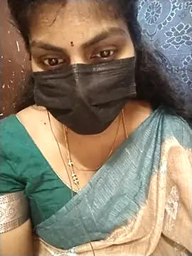 Snapshot of Nithiila chatting on 10-28-25, 07:18 Nithiila online show from 10-28-25, 07:18