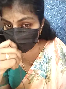 Snapshot of Nithiila chatting on 10-27-25, 06:58 Nithiila online show from 10-27-25, 06:58