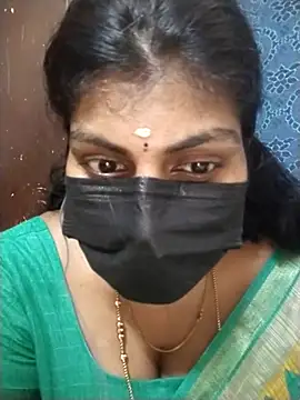 Snapshot of Nithiila chatting on 10-09-25, 04:40 Nithiila online show from 10-09-25, 04:40