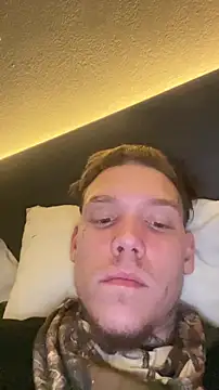 Snapshot of Duanennnn chatting on 11-05-25, 10:57 Duanennnn online show from 11-05-25, 10:57