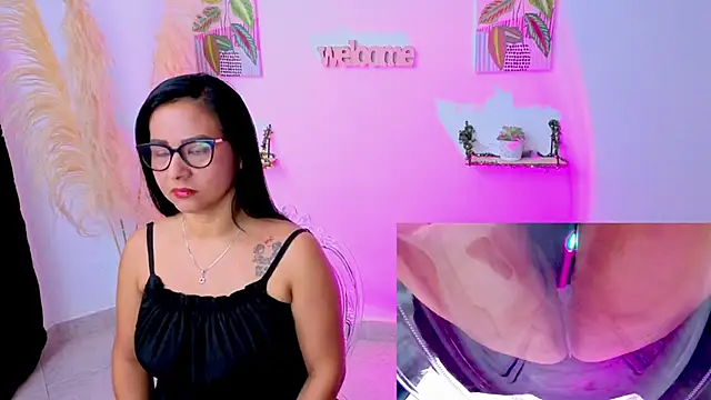 VioletaMedusa online show from 10-15-25, 05:21