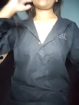 Snapshot of queen_visakha chatting on 09-18-25, 05:43 queen visakha online show from 09-18-25, 05:43