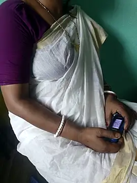 Snapshot of desi_boudi87 chatting on 04-29-26, 11:03 desi boudi87 online show from 04-29-26, 11:03