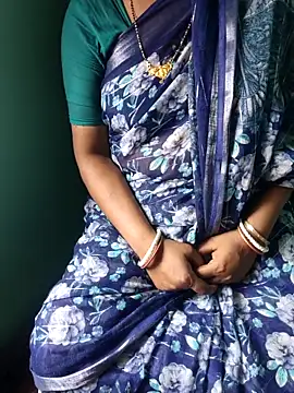 Snapshot of desi_boudi87 chatting on 04-21-26, 03:02 desi boudi87 online show from 04-21-26, 03:02