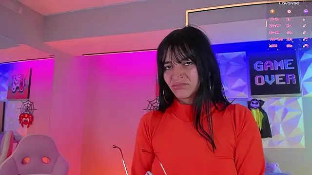 LindaWz  online show from 10-29-25, 04:44