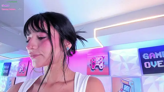 LindaWz  online show from 12-04-25, 05:39