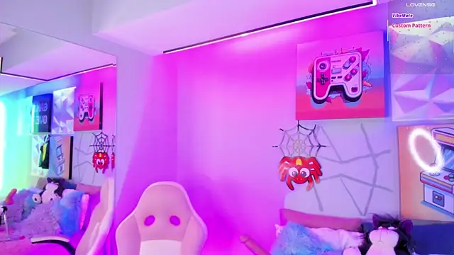 LindaWz  online show from 10-31-25, 06:32