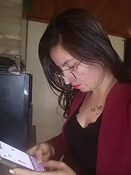 Snapshot of ERIKA__29 chatting on 10-06-25, 11:55 ERIKA 29 online show from 10-06-25, 11:55