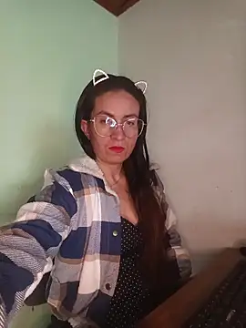 Snapshot of ERIKA__29 chatting on 10-21-25, 11:53 ERIKA 29 online show from 10-21-25, 11:53