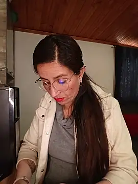Snapshot of ERIKA__29 chatting on 09-27-25, 01:39 ERIKA 29 online show from 09-27-25, 01:39