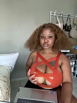 JuicyMellow21 online show from 02-10-26, 04:39