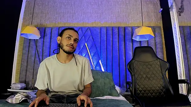 Boss Domiinator online show from 11-03-25, 04:07