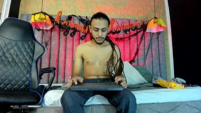 Boss Domiinator online show from 10-28-25, 03:18