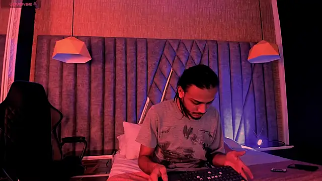 Boss Domiinator online show from 10-12-25, 04:03