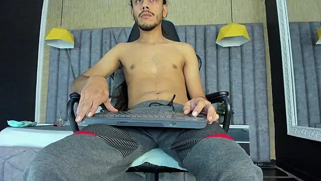 Boss Domiinator online show from 12-15-25, 03:56