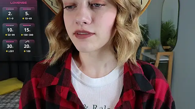 HollieCollelo online show from 11-02-25, 03:11