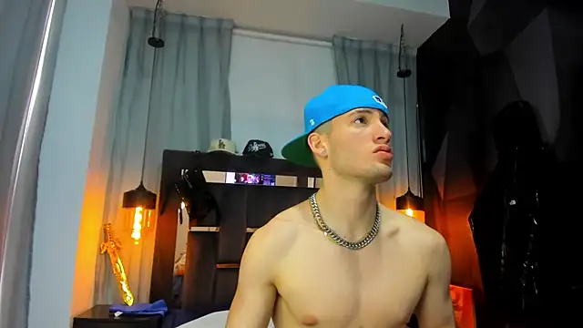 HunterHeat  online show from 12-22-25, 08:09