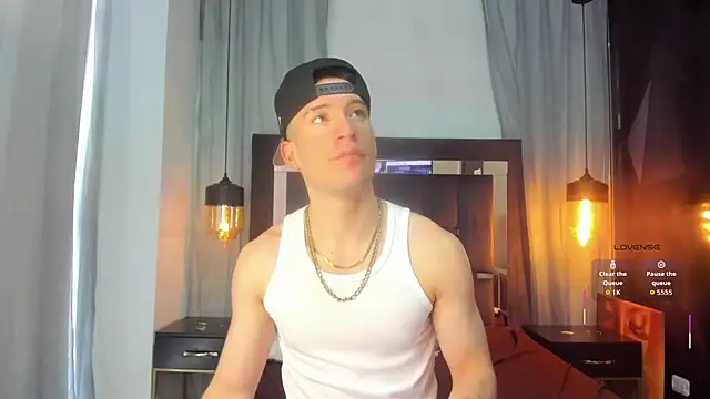 HunterHeat  online show from 12-14-25, 06:02